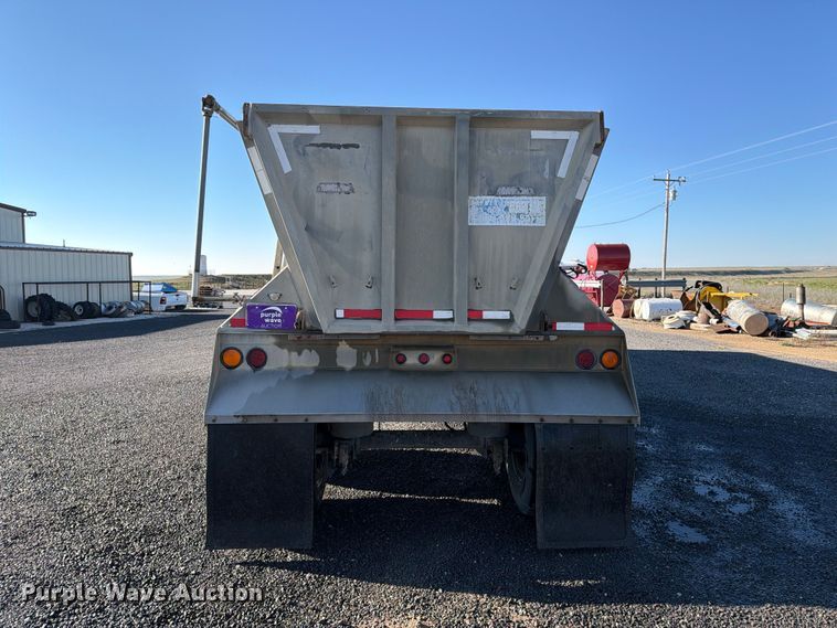 image for item DV8711 2000 Vantage end dump trailer