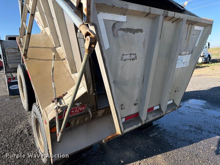 image for item DV8711 2000 Vantage end dump trailer