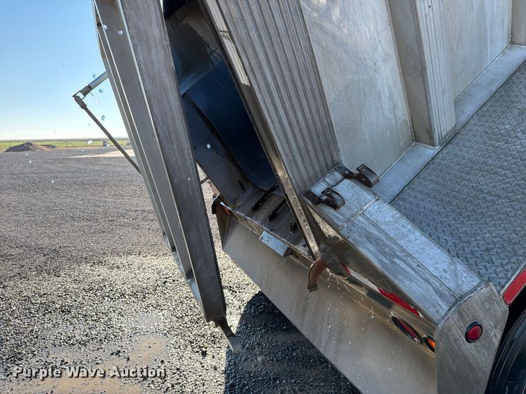 image for item DV8711 2000 Vantage end dump trailer
