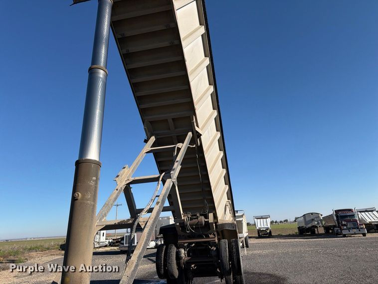 image for item DV8711 2000 Vantage end dump trailer