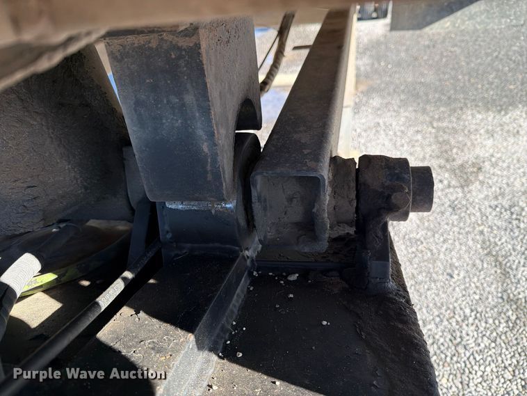 image for item DV8711 2000 Vantage end dump trailer