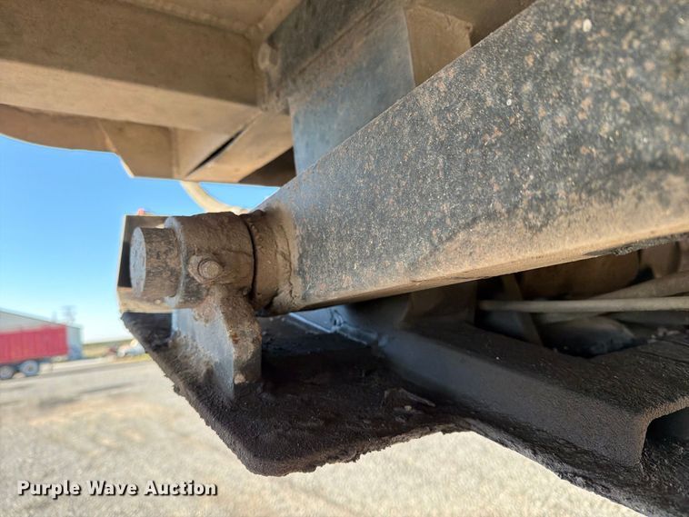 image for item DV8711 2000 Vantage end dump trailer