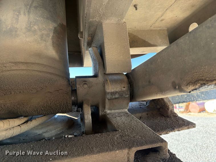 image for item DV8711 2000 Vantage end dump trailer