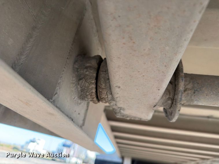 image for item DV8711 2000 Vantage end dump trailer