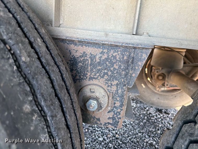 image for item DV8711 2000 Vantage end dump trailer