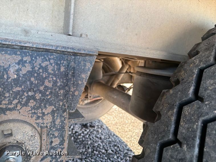 image for item DV8711 2000 Vantage end dump trailer