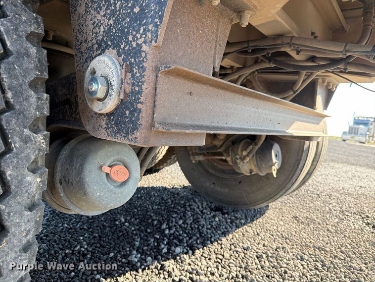 image for item DV8711 2000 Vantage end dump trailer