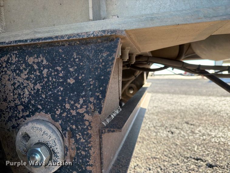image for item DV8711 2000 Vantage end dump trailer