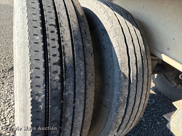 image for item DV8711 2000 Vantage end dump trailer