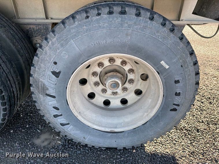 image for item DV8711 2000 Vantage end dump trailer
