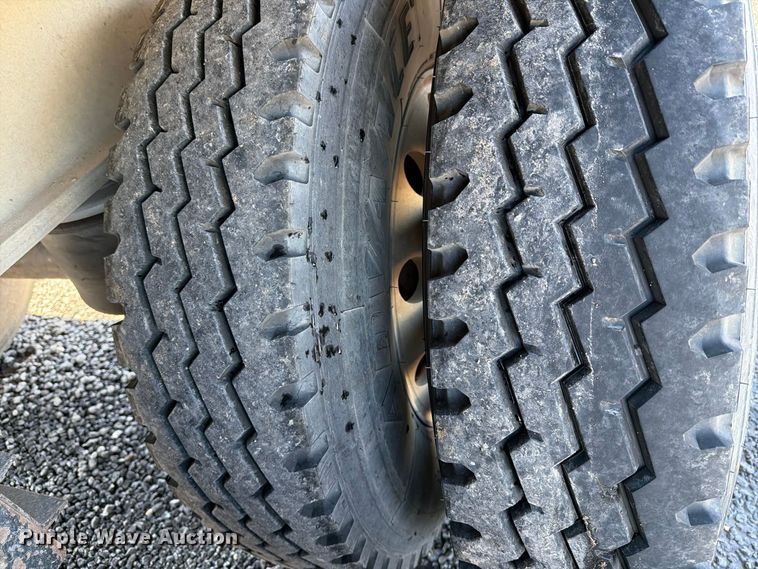 image for item DV8711 2000 Vantage end dump trailer