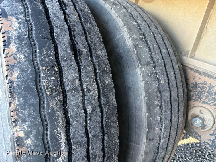 image for item DV8711 2000 Vantage end dump trailer