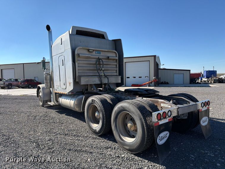 image for item DV8712 1996 Peterbilt 379 semi truck