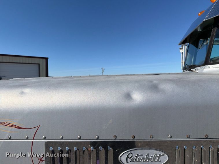 image for item DV8712 1996 Peterbilt 379 semi truck