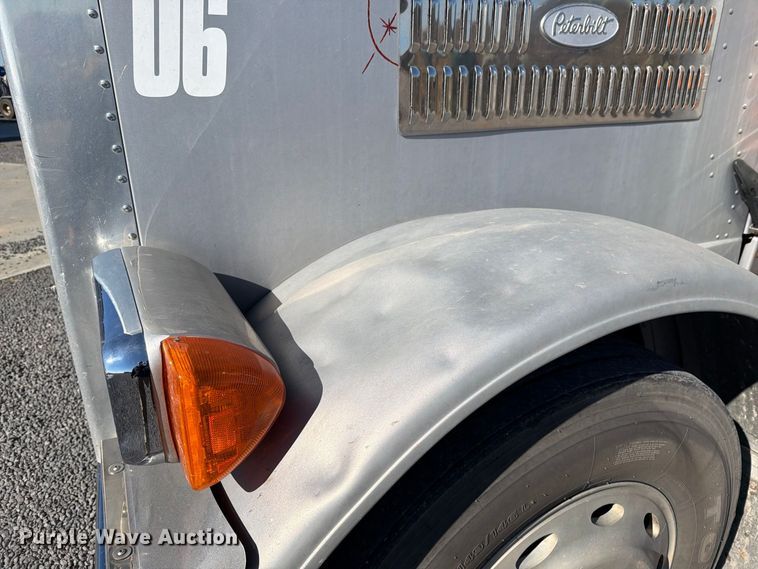 image for item DV8712 1996 Peterbilt 379 semi truck