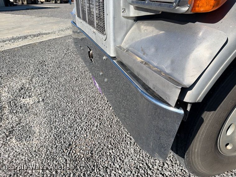 image for item DV8712 1996 Peterbilt 379 semi truck
