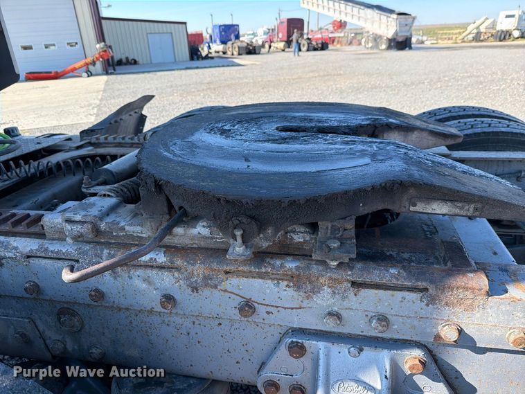 image for item DV8712 1996 Peterbilt 379 semi truck