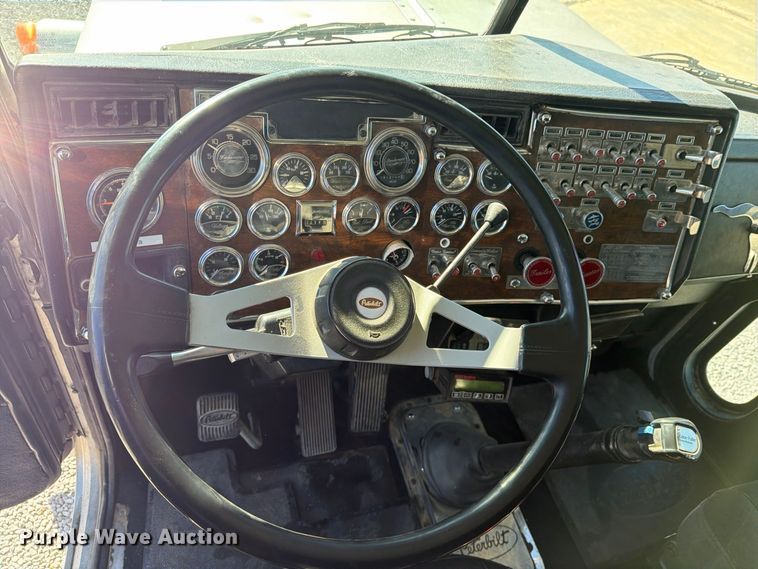 image for item DV8712 1996 Peterbilt 379 semi truck
