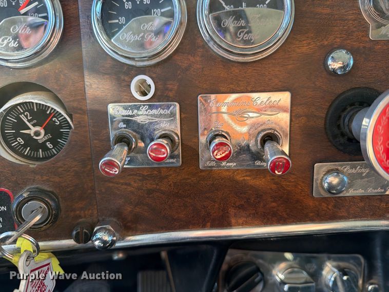 image for item DV8712 1996 Peterbilt 379 semi truck