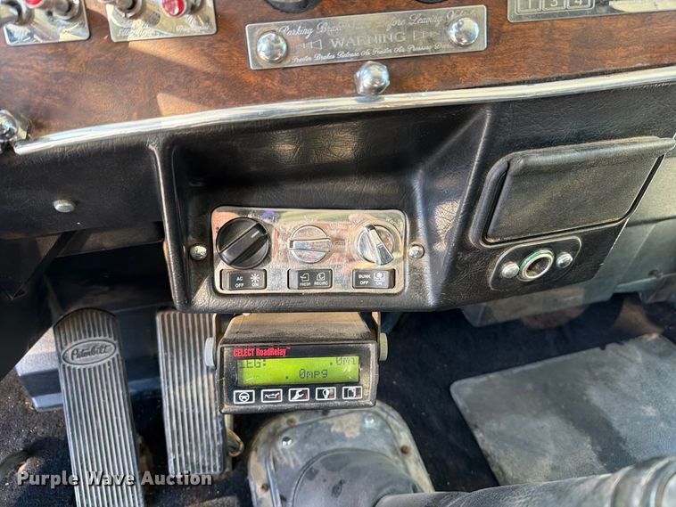 image for item DV8712 1996 Peterbilt 379 semi truck