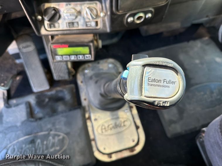image for item DV8712 1996 Peterbilt 379 semi truck