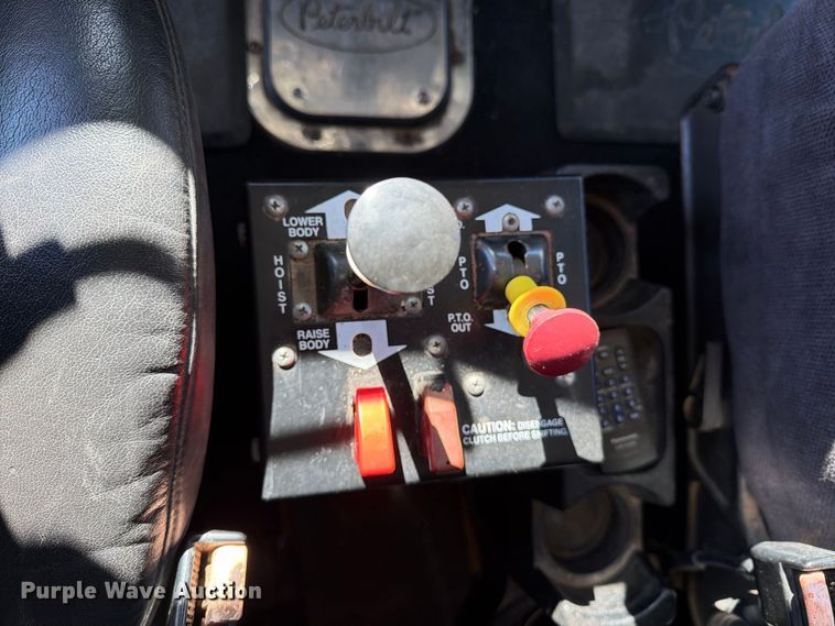 image for item DV8712 1996 Peterbilt 379 semi truck