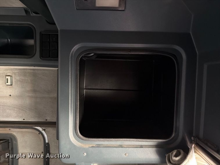image for item DV8712 1996 Peterbilt 379 semi truck