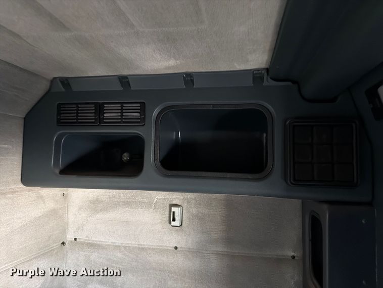 image for item DV8712 1996 Peterbilt 379 semi truck