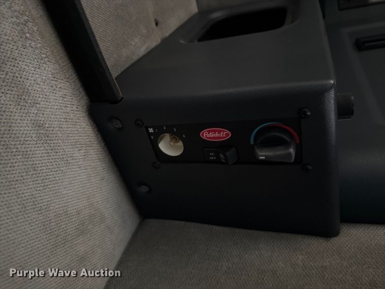 image for item DV8712 1996 Peterbilt 379 semi truck