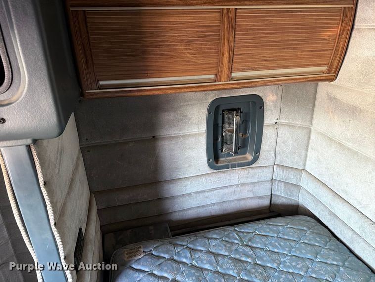 image for item DV8712 1996 Peterbilt 379 semi truck