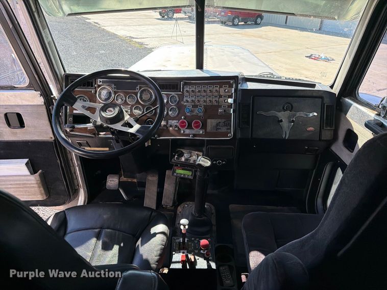 image for item DV8712 1996 Peterbilt 379 semi truck