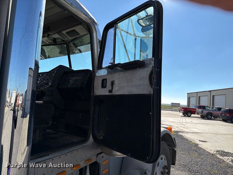 image for item DV8712 1996 Peterbilt 379 semi truck