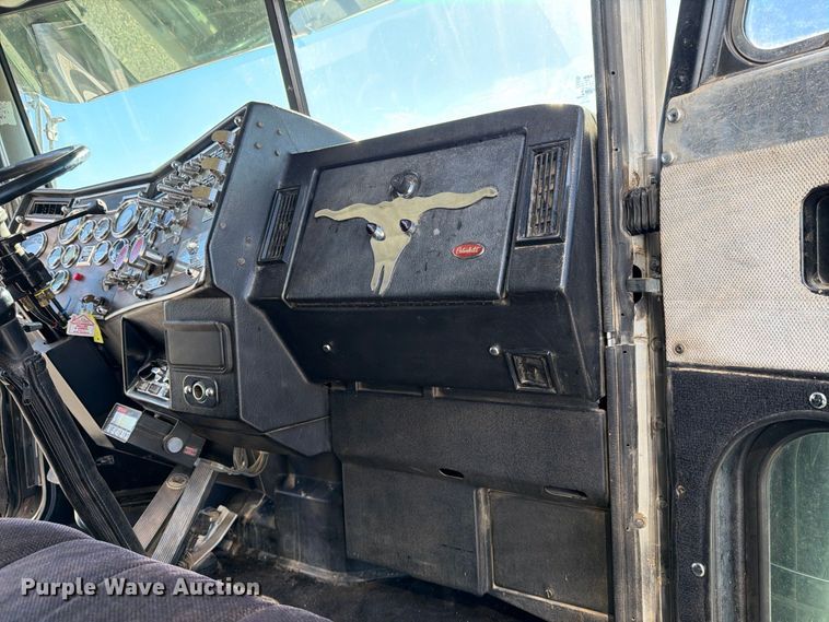 image for item DV8712 1996 Peterbilt 379 semi truck
