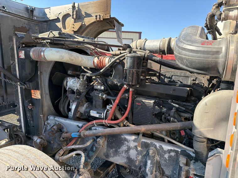 image for item DV8712 1996 Peterbilt 379 semi truck