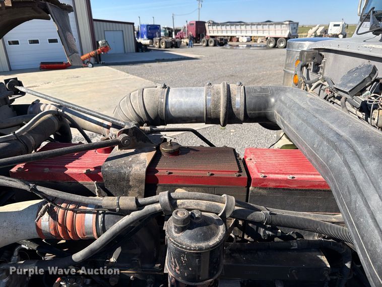 image for item DV8712 1996 Peterbilt 379 semi truck