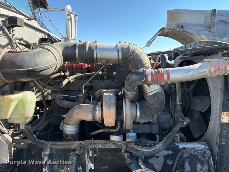 image for item DV8712 1996 Peterbilt 379 semi truck