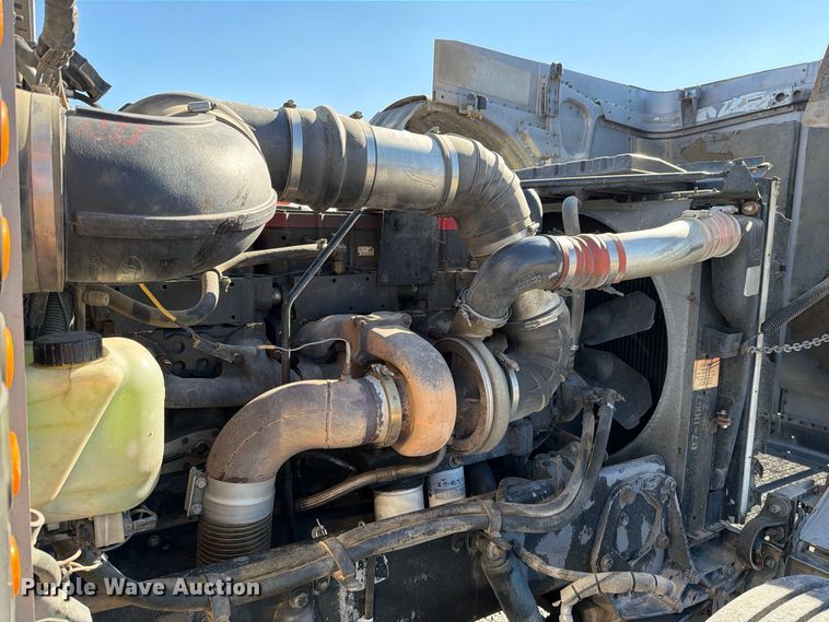 image for item DV8712 1996 Peterbilt 379 semi truck