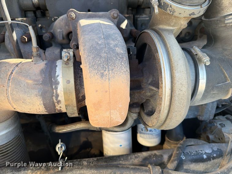 image for item DV8712 1996 Peterbilt 379 semi truck