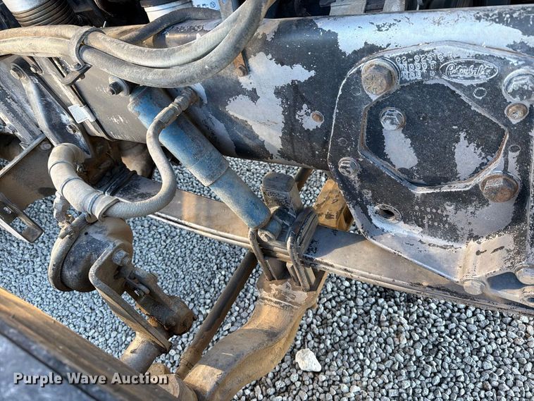image for item DV8712 1996 Peterbilt 379 semi truck