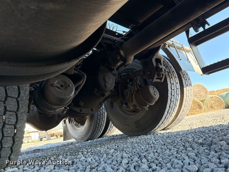 image for item DV8712 1996 Peterbilt 379 semi truck