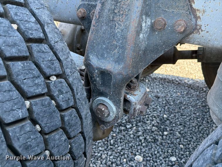 image for item DV8712 1996 Peterbilt 379 semi truck