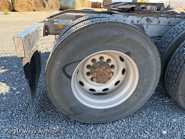 image for item DV8712 1996 Peterbilt 379 semi truck