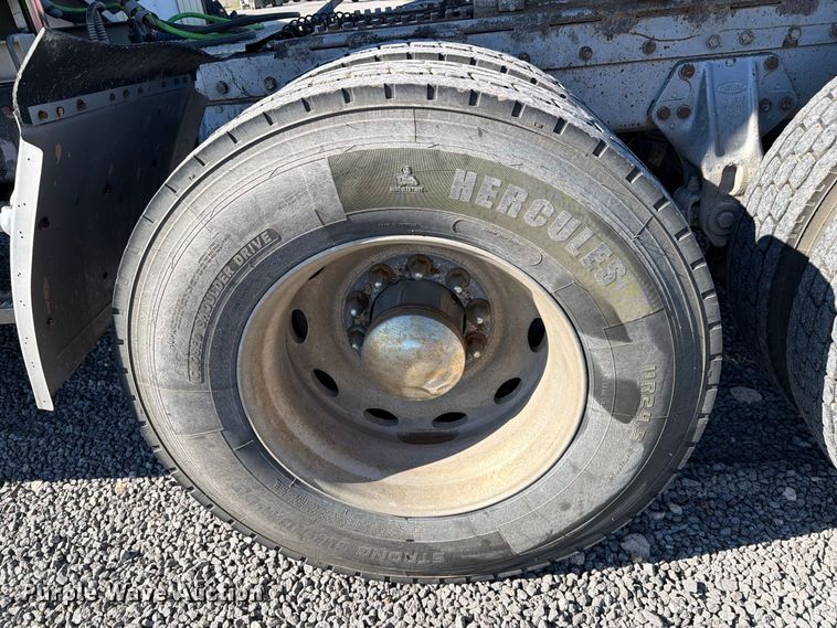 image for item DV8712 1996 Peterbilt 379 semi truck