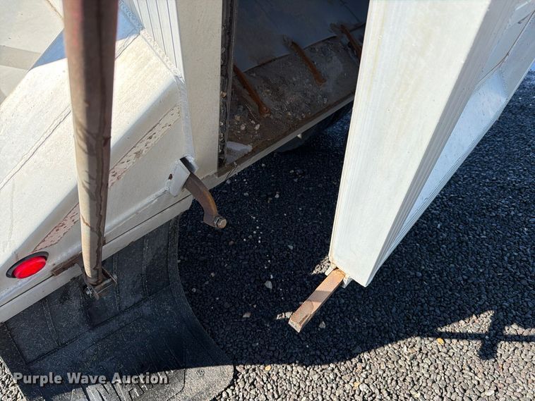 image for item DV8713 1994 Vantage SV96 end dump trailer