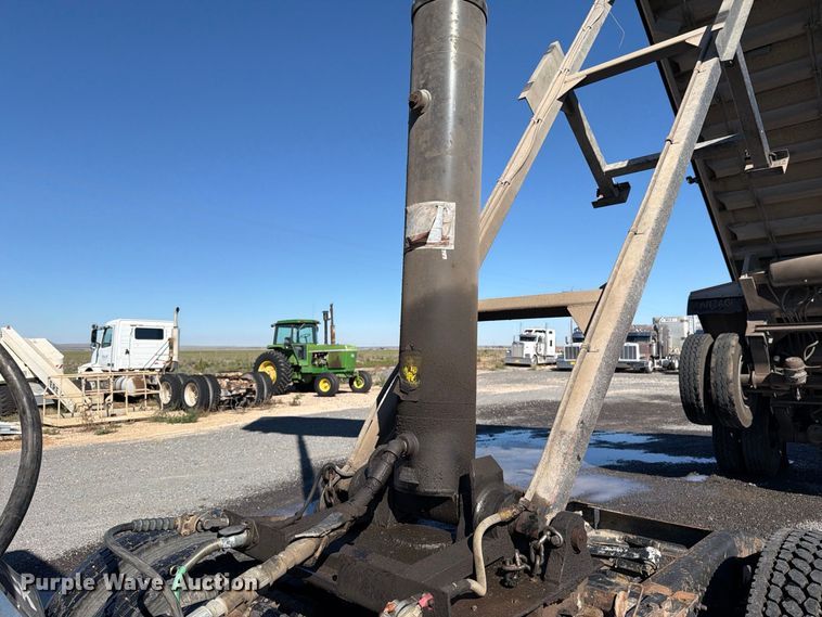image for item DV8713 1994 Vantage SV96 end dump trailer