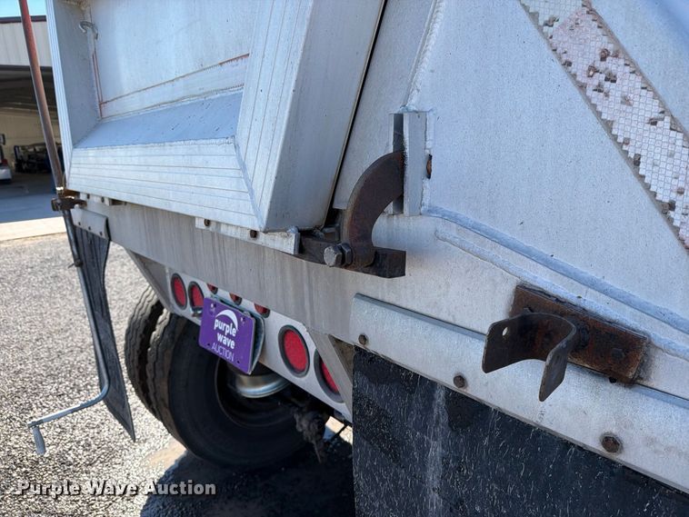 image for item DV8713 1994 Vantage SV96 end dump trailer