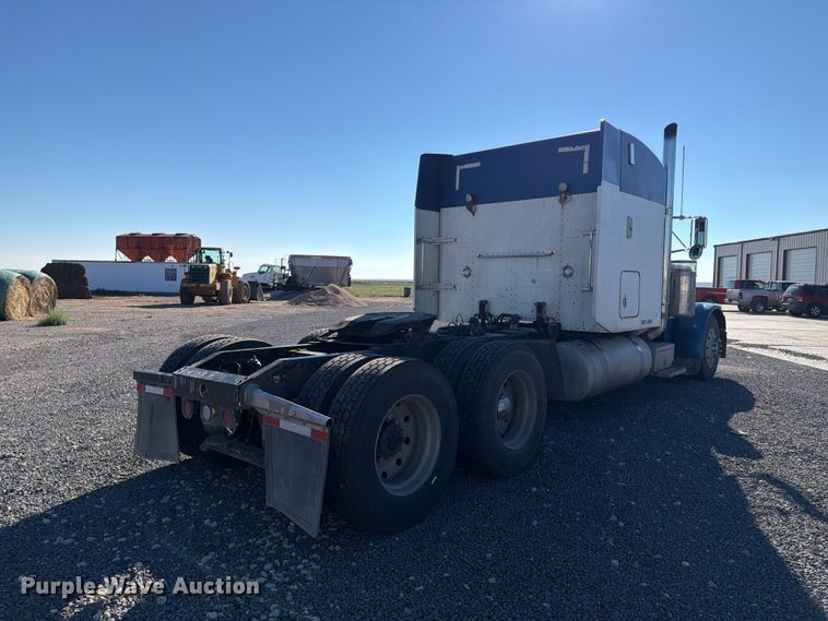image for item DV8716 2001 Peterbilt 379 semi truck