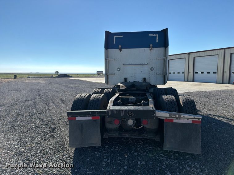 image for item DV8716 2001 Peterbilt 379 semi truck