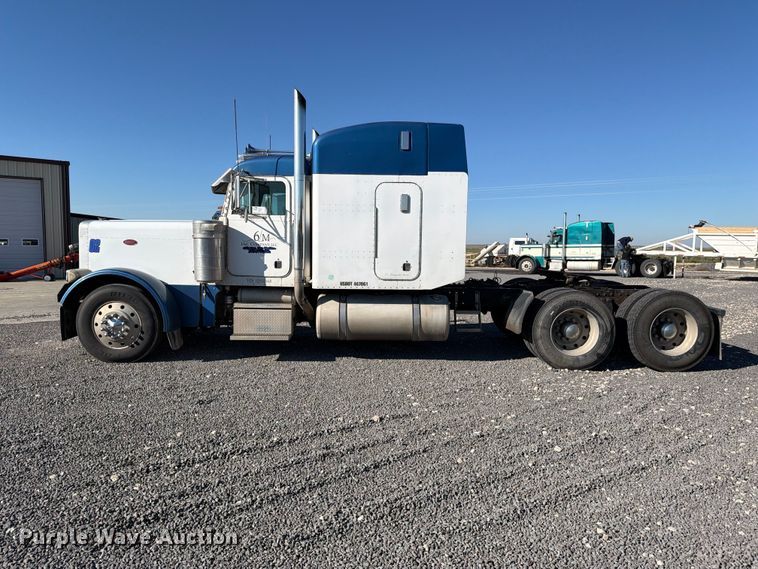 image for item DV8716 2001 Peterbilt 379 semi truck