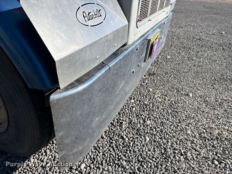 image for item DV8716 2001 Peterbilt 379 semi truck